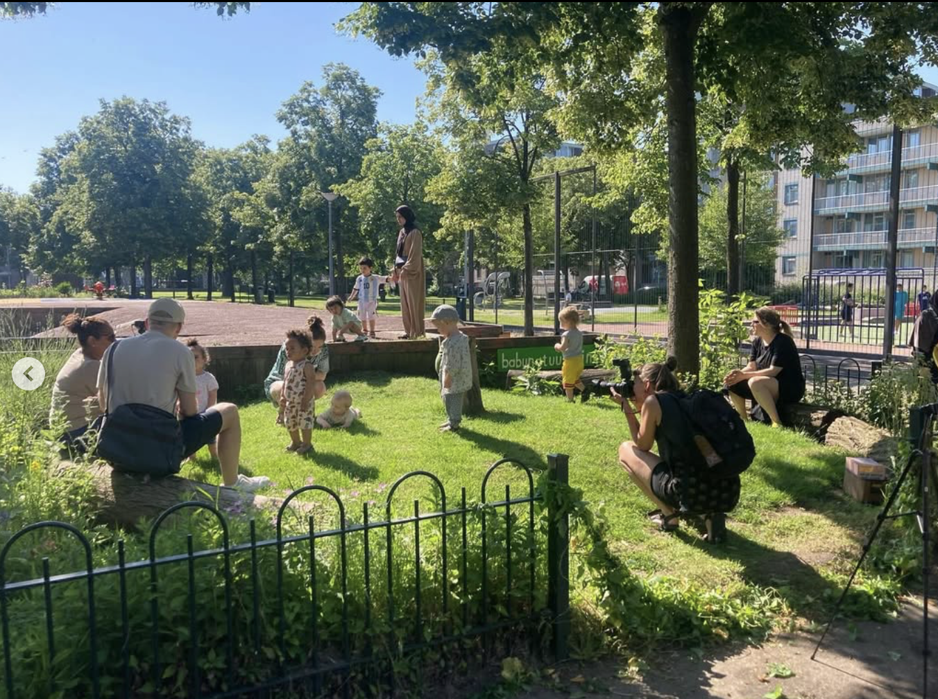 Buitenspelen in Botu