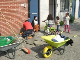 Aanleg_geveltuin_Zwederstraat.JPG
