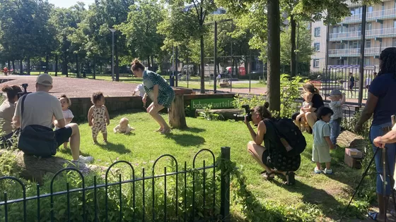 Buitenspelen in Botu